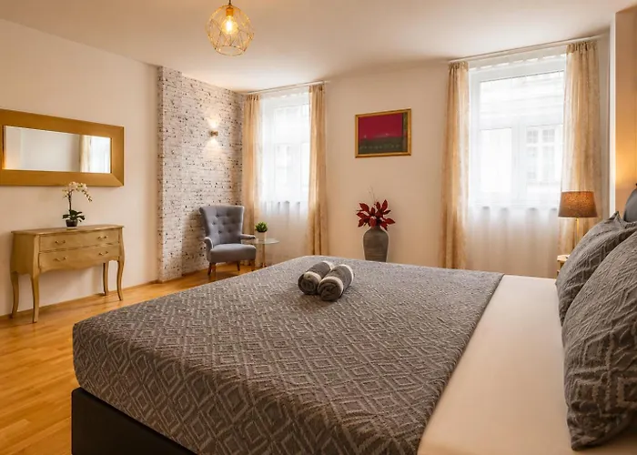 Appartement Two Bedroom Rooftop Apartment For 6 Near City Center & Metro U2 *