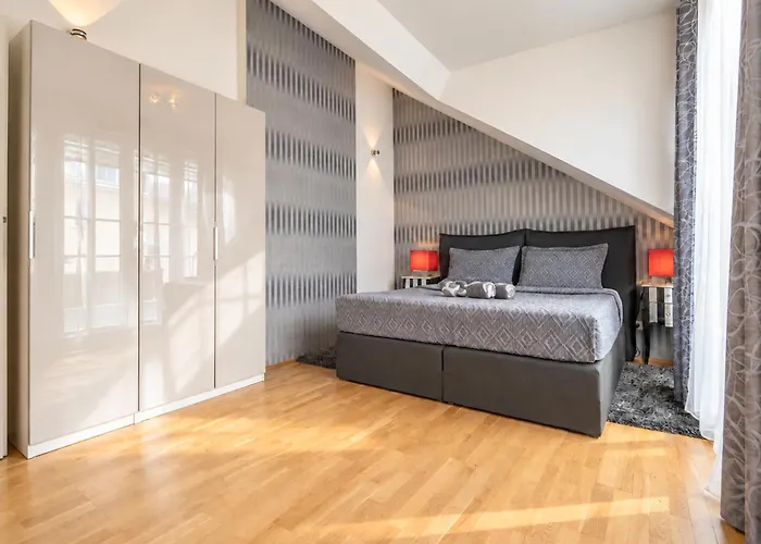 Apartment Two Bedroom Rooftop For 6 Near Center & Metro U2 *