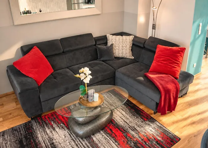 Two Bedroom Rooftop For 6 Near Center & Metro U2 Apartment